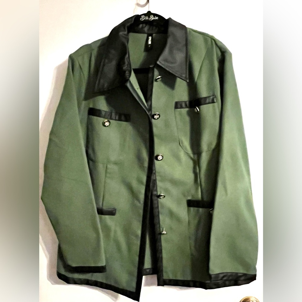 STYLEWE Green Blazer with Black‎ Accents